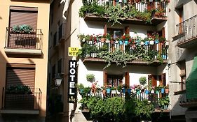Hotel Can Mestre Pont de Suert Exterior photo