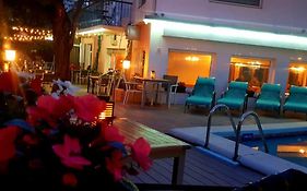 Hospedium Hotel Restaurant Travé Figueras Exterior photo