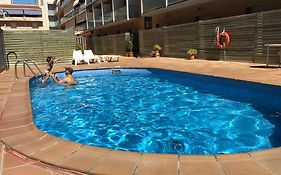 Hotel Flora Parc Castelldefels Exterior photo